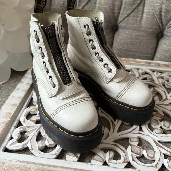 Dr. Martens Sinclair Platform Ankle Boots Shoes Women’s 6 - Picture 2 of 9
